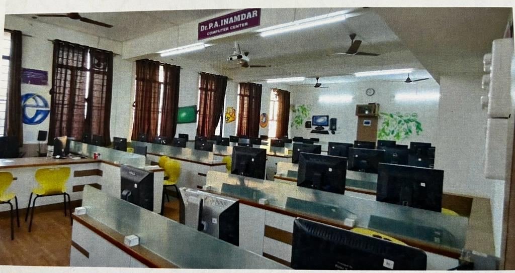 Dr. P. A Inamdar Computer Lab